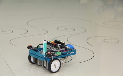 Costruisci un robot per disegnare, anche sui muri